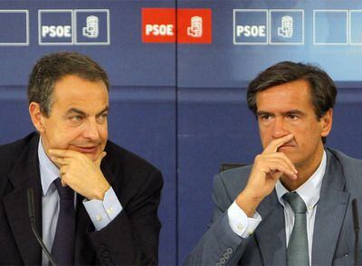 Rodríguez Zapatero y López Aguilar, en la reunión con los europarlamentarios electos.