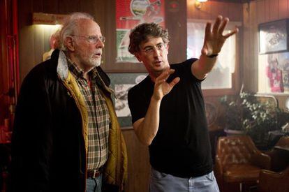 Alexander Payne (derecha) da instrucciones al actor Bruce Dern durante el rodaje de 'Nebraska'.