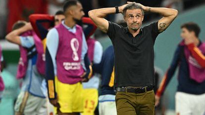 Soccer Football - FIFA World Cup Qatar 2022 - Round of 16 - Morocco v Spain - Education City Stadium, Al Rayyan, Qatar - December 6, 2022 Spain coach Luis Enrique reacts REUTERS/Dylan Martinez     TPX IMAGES OF THE DAY