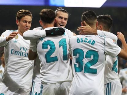 Los jugadores del Madrid festejan la victoria ante el Fuenlabrada.