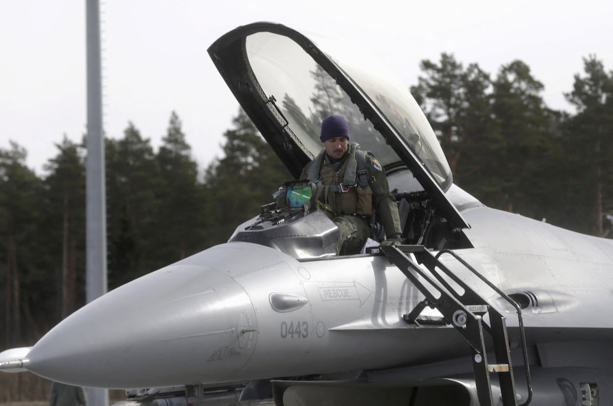 Ucrania redobló la presión sobre sus aliados para recibir cazas F-16 |  Internacional
