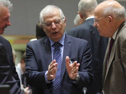 FOTO: El ministro de Exteriores, Josep Borrell, este lunes en Bruselas. / VÍDEO: Declaraciones del presidente del Gobierno, Pedro Sánchez, este martes, sobre la postura de España ante el acuerdo del Brexit.