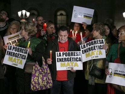 Manifestación contra la pobreza energética en la plaza Sant Jaume de Barcelona en febrero de 2020.