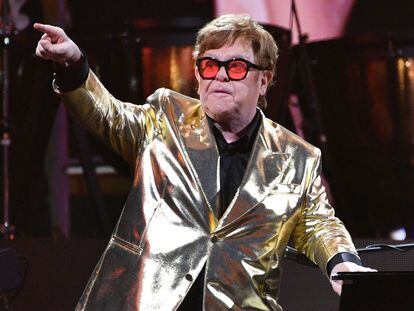 Elton John durante su actuación en el festival de Glastonbury de 2023.
