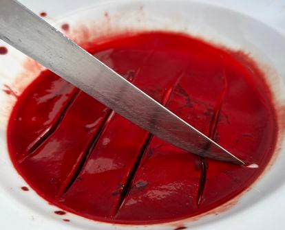 Sangre de conejo, el pequeño gran lujo de toda paella valenciana, según el chef Pablo Margós.