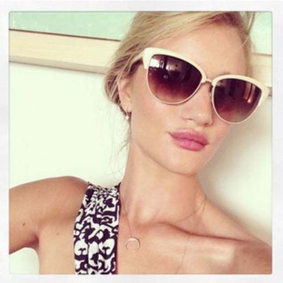 @rosiehw: 'Shady lady' (Chica con gafas de sol).