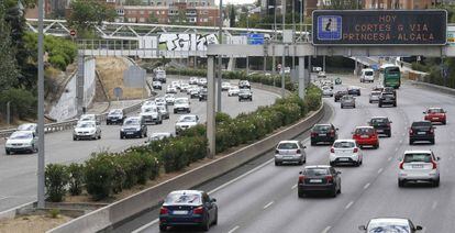 La autov&iacute;a A1, a la salida de Madrid, el pasado junio.