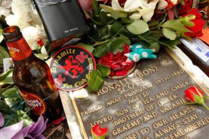 El misterio sobre la muerte de Bon Scott, voz de AC/DC, continúa 40 años después ICON EL PAÍS