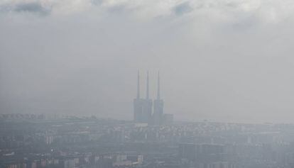 Contaminación sobre Barcelona, en una imagen de 2017.