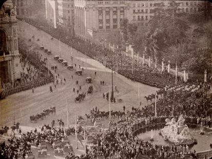 Proclamación de la Segunda República en abril de 1931 en el noticiario 'El amanecer de una nueva era en España'