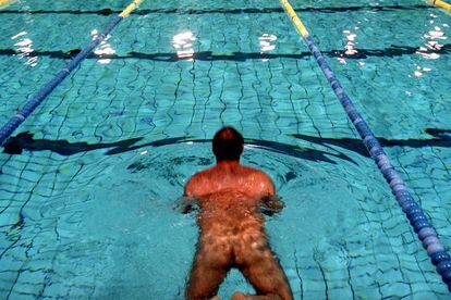 La piscina Bernat Picornell és l'única on està permès el nudisme.