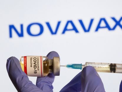 Investigadores de Oxford quieren mezclar su vacuna, la de AstraZeneca, con todas las demás incluida la de Novavax.