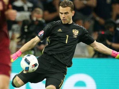 Igor Akinfeev, durante un partido de la Eurocopa 2016.