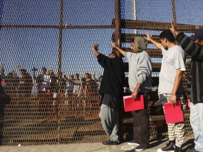 Un grupo de migrantes deportados en Tijuana en enero.