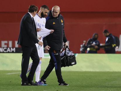 Karim Benzema abandona el terreno de juego el pasado lunes en Mallorca.