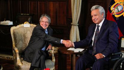 Guillermo Lasso, presidente electo de Ecuador, con el presidente saliente Lenín Moreno, en reunión el 19 de abril de 2021.