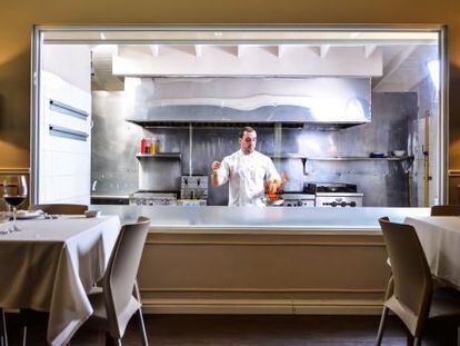 &Aacute;lvaro Perrino en los fogones del restaurante Azafr&aacute;n, en Ciudad de Panam&aacute;. 