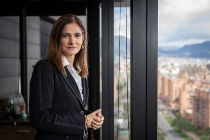 Ángela María Orozco, en su oficina de Bogotá, Colombia.