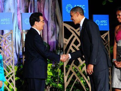 Obama saluda a al presidente chino durante la cumbre de la APEC