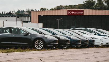 Varios vehículos Tesla.