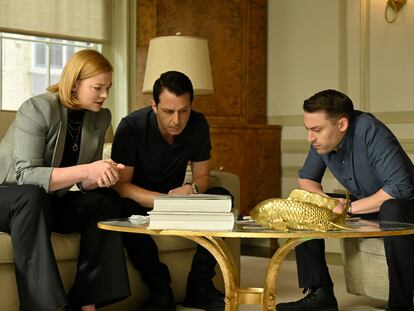 De izquierda a derecha, Sarah Snook, Jeremy Strong y Kieran Culkin interpretan a los hijos del magnate Logan Roy en la serie 'Succession'.