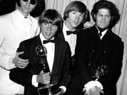 Davy Jones (segundo por la izquierda) con Los Monkees en 1967.