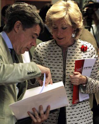 Esperanza Aguirre e Ignacio Gonz&aacute;lez, tras el Comit&eacute; de Direcci&oacute;n del PP regional.