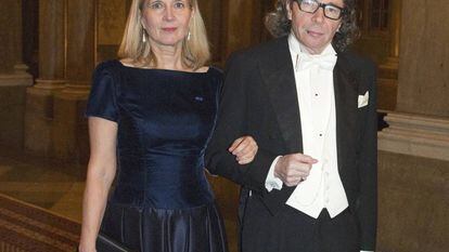 Jean Claude Arnault, el fotógrafo acusado en Suecia de abusos sexuales, junto a su esposa, Katarina Frostenson, miembro de la Academia que concede los premios Nobel de Literatura.