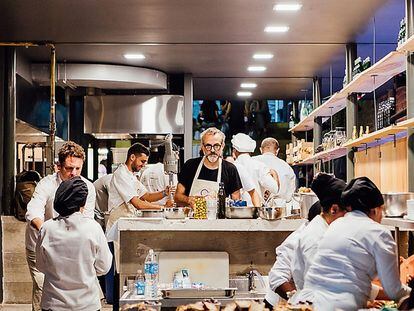 Massimo Bottura,
en Río de Janeiro, en el Refettorio Gastromotiva.