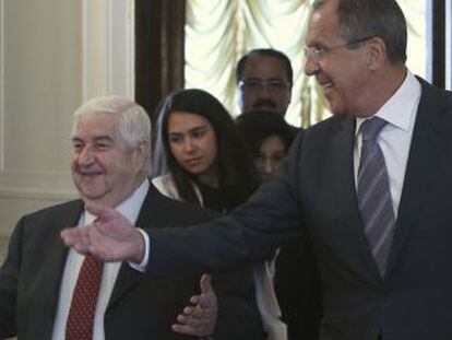 Los ministros de Exteriores de Siria y Rusia, Walid Mualem y Sergu&eacute;i L&aacute;vrov (derecha), hoy en Mosc&uacute;.