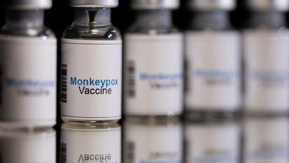 Viales de la vacuna de la viruela del mono.