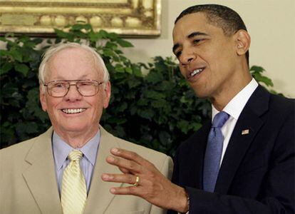 El astronauta Neil Armstrong y el presidente Barack Obama, ayer en la Casa Blanca.