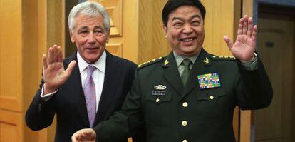 El secretario de Defensa de EE UU, Chuck Hagel, este martes junto al ministro de Defensa chino, Chang Wanquan.
