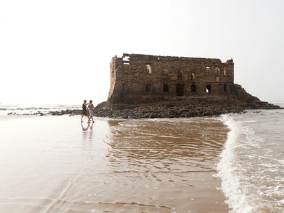 Ruinas de Casamar
(Port Victoria), puesto comercial británico 
de finales del XIX. 