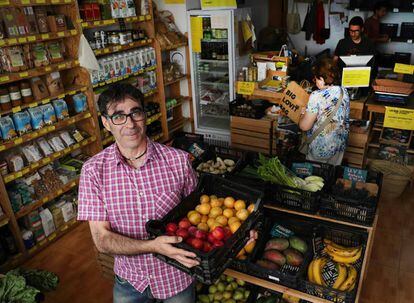 Jose Antonio Villarreal, uno de los impulsores del supermercado cooperativo La Osa, al norte de Madrid.