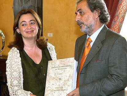 Mar Moreno, presidenta del Parlamento, y José Chamizo, en 2005.