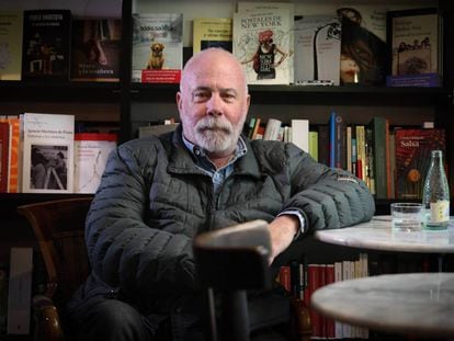 El periodista y escritor Ramón Lobo, en la librería madrileña La Buena Vida.