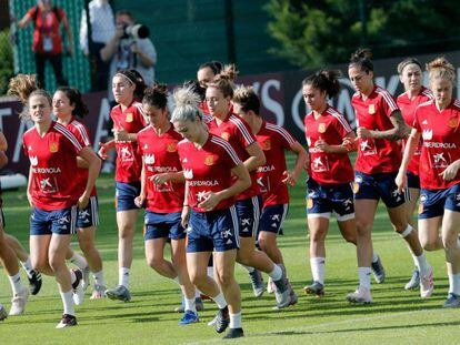 La selección española, en unos de los últimos entrenamientos antes de medirse a EEUU. En vídeo, declaraciones de Marta Torrejón.
