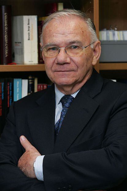 Alfonso Nieto, exrector de la Universidad de Navarra.