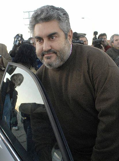 Pedro Antonio Torrejón a la salida de la cárcel, en 2006.