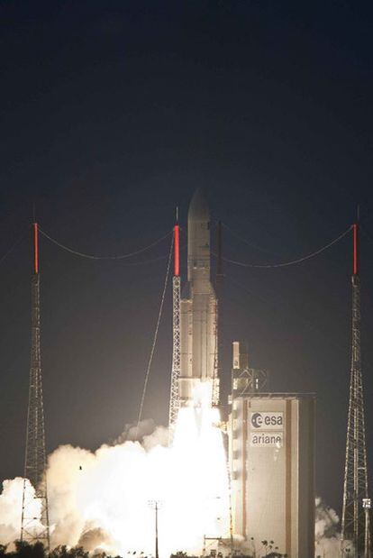 Lanzamiento del satélite Hispasat 1E, el 28 de diciembre, a bordo del lanzador Ariane 5 de Arianespace.