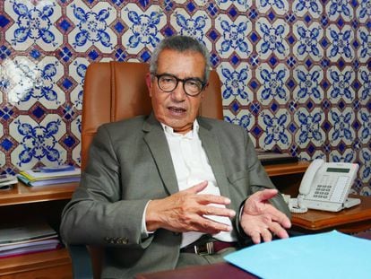 El profesor Abdelmajid Charfi en su despacho del Palacio Zarruk, en Túnez. 