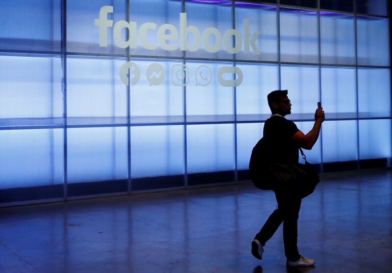 Un asistente a la conferencia Facebook Inc's F8 en San Jose, California, el pasado abril.