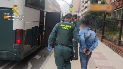 La operación de la Guardia Civil contra una organización dedicada a la trata de personas con fines de explotación laboral. 
