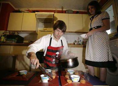 Horton Jupiter cocina en el restaurante privado The Secret Ingredient que regenta en Londres.