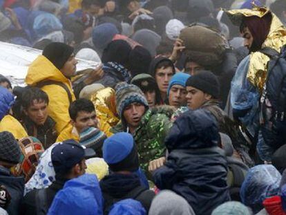 Grup d'immigrants a la frontera croata, prop de Babska.