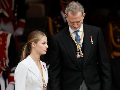 La princesa de Asturias conversaba con su padre en el Congreso de los Diputados, el martes en Madrid.