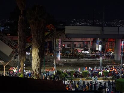 El tramo elevado de la línea 12 del metro de Ciudad de México, momentos después del accidente.