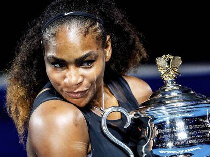 Serena Williams posa tras ganar el Open de Australia de este a&ntilde;o.