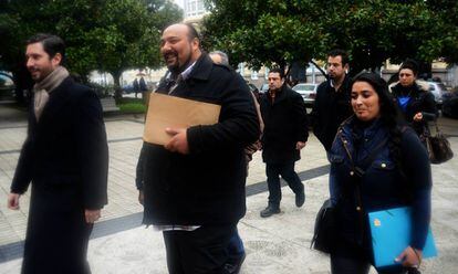 Sina&iacute; Gim&eacute;nez, en 2014 a las puertas del Tribunal Superior de Xustiza de Galicia.